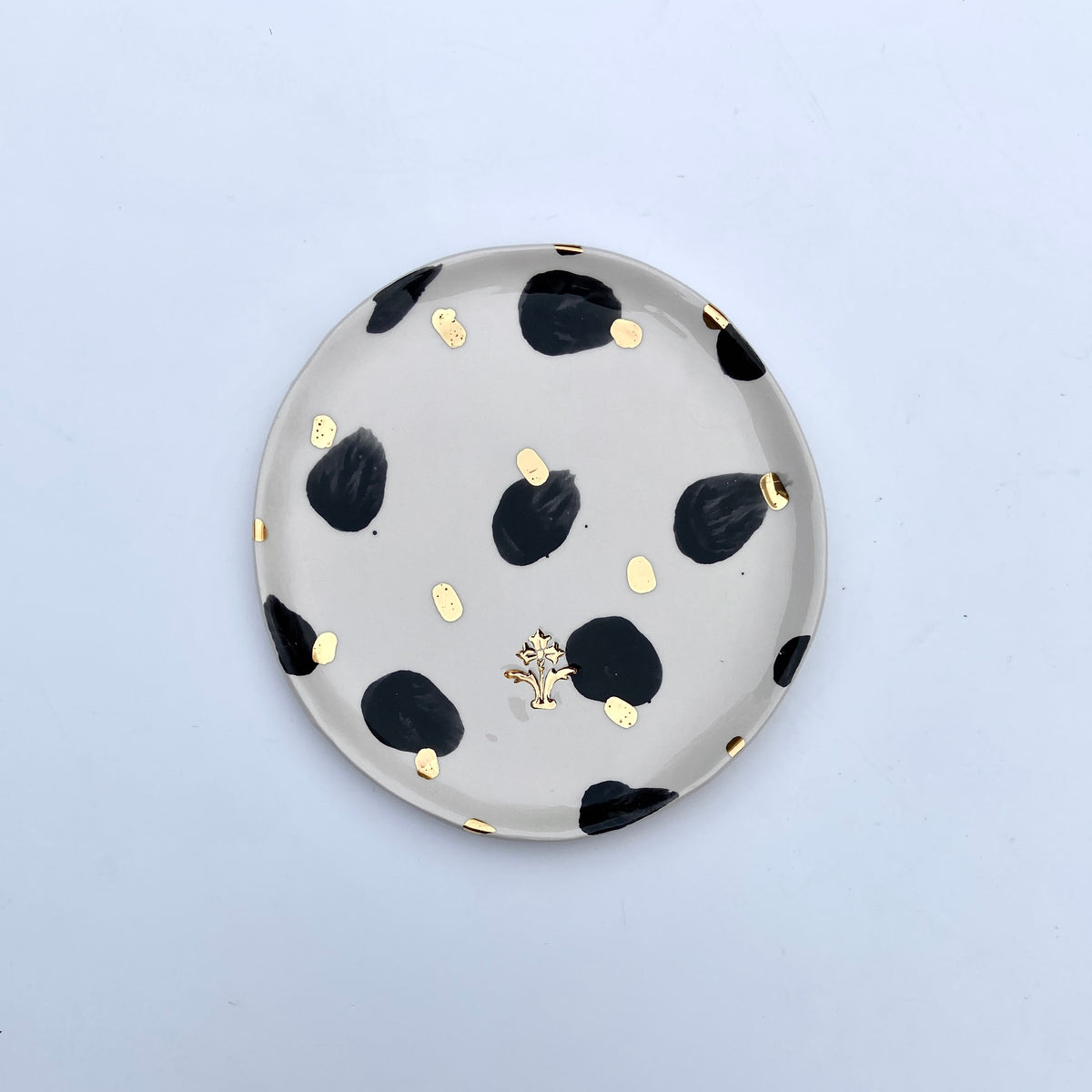 Set of 4 Dessert Plates With Gold Flower Motif Stamp