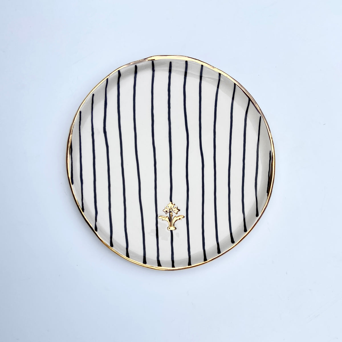 Set of 4 Dessert Plates With Gold Flower Motif Stamp